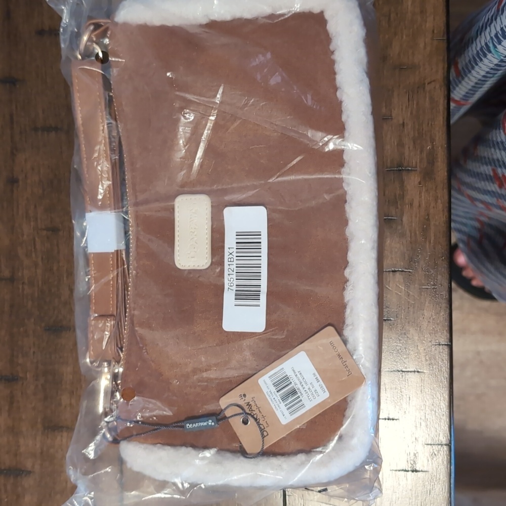 BEARPAW CROSSBODY NWT